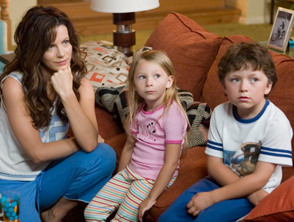 Kate Beckinsale with children.