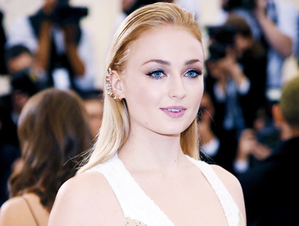 Sophie Turner #SophieTurner #BritishActressBlog #Celebrity #Actress #Model #Entertainment #movie #Star #Hollywood #Film #British |British Actress Blog|Sophie Turner|Celebrity|Game of Thrones|GoT|Sansa Stark|